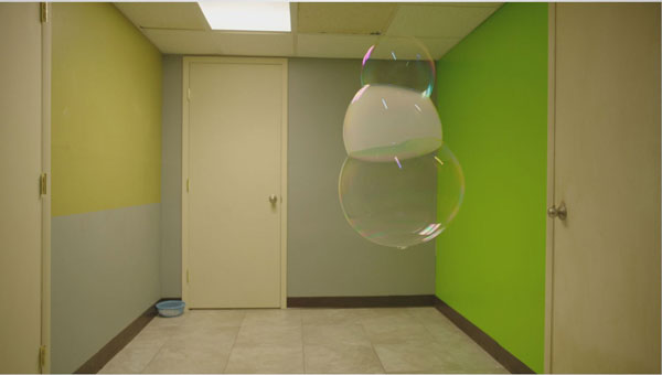 @Mika Rottenberg, «Bubble 2» et «Bubble 6»,  2006 -  MSU BroadMuseum